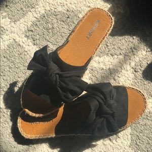 Black bow sandals💕